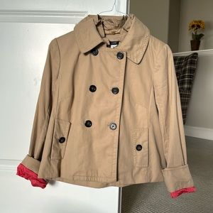 J Crew beige jacket size 6. The ruffled collar unbuttons off.